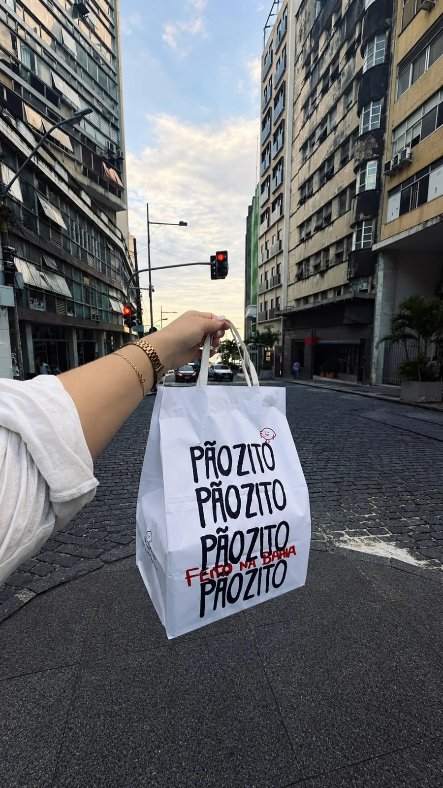 Sacola do Pãozito numa rua do Centro de Salvador